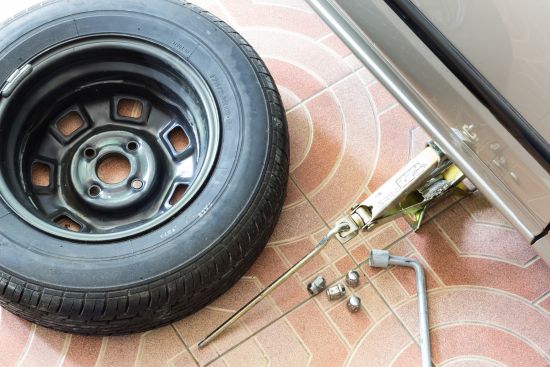 installing car tire